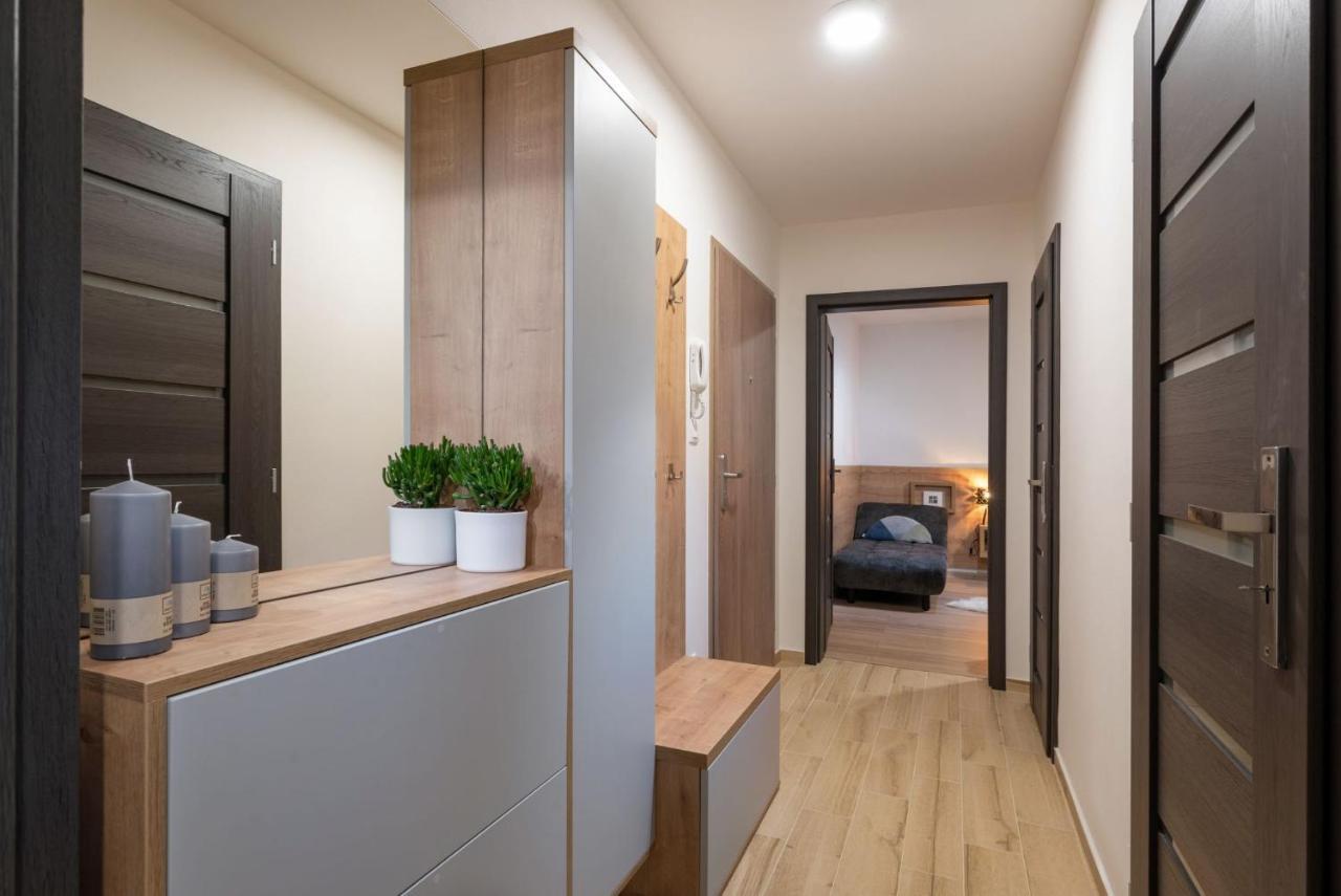 Flexihome Sk - Bellova - Brand New - Neftflix - Private Parking ลิฟตอฟสกีมิคูลาช ภายนอก รูปภาพ