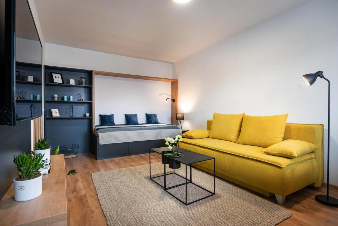 Flexihome Sk - Bellova - Brand New - Neftflix - Private Parking ลิฟตอฟสกีมิคูลาช ภายนอก รูปภาพ